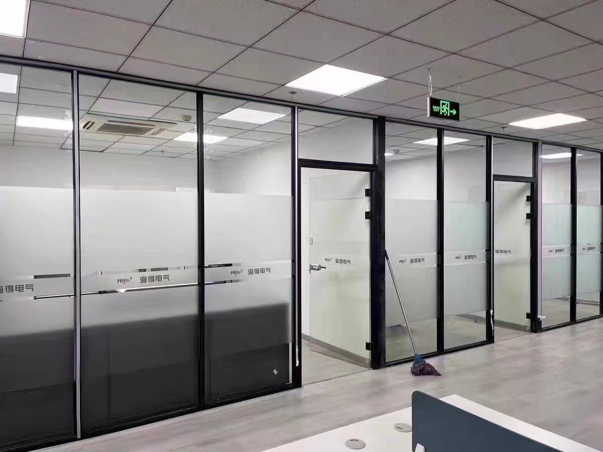 武漢隔斷廠家工程現(xiàn)場(chǎng)實(shí)拍圖